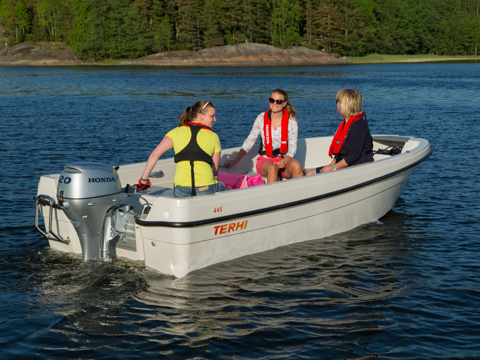 Финская моторная лодка Terhi 445